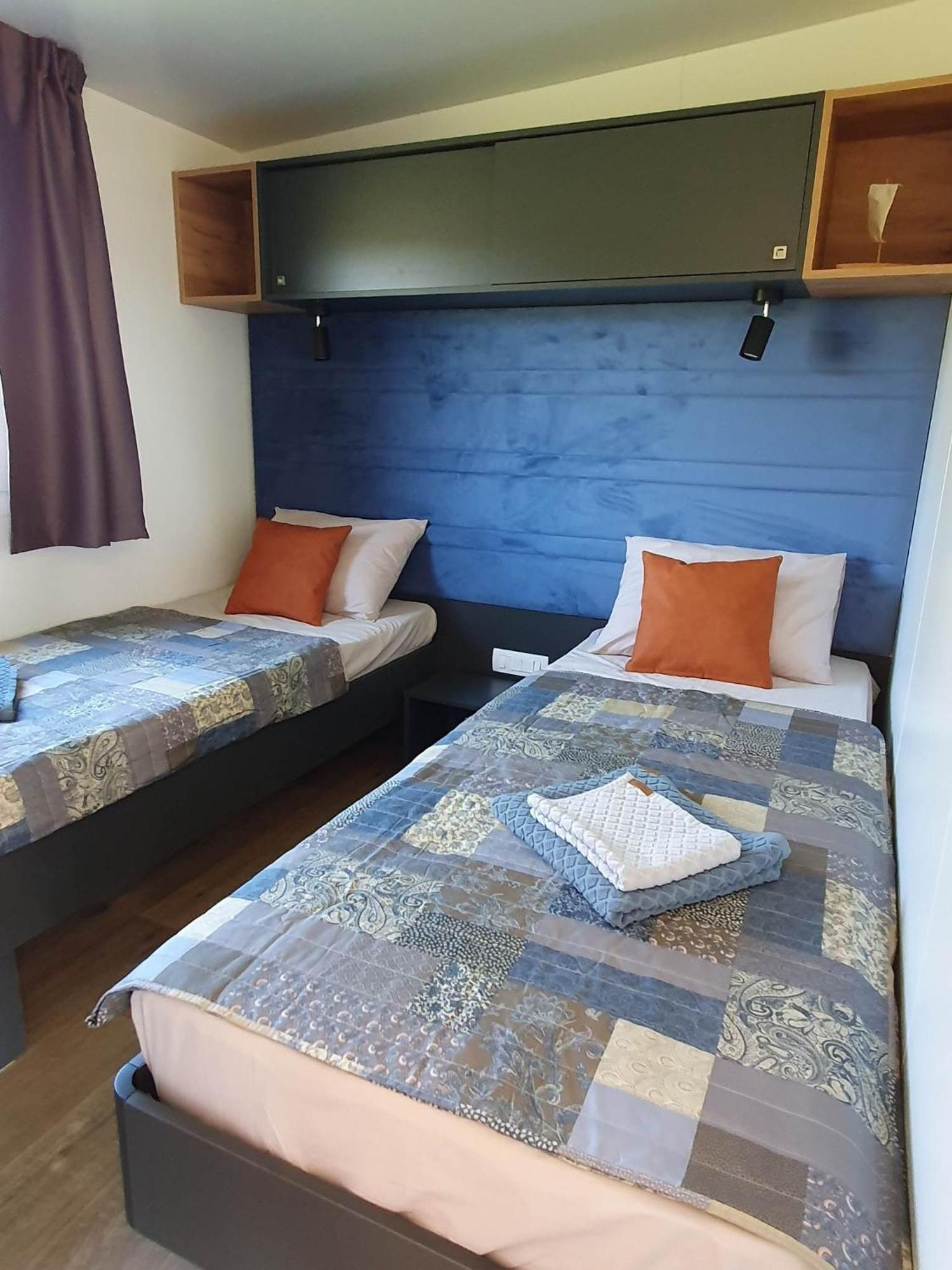 Mobile Homes Karlo & Dino プーラ 部屋 写真