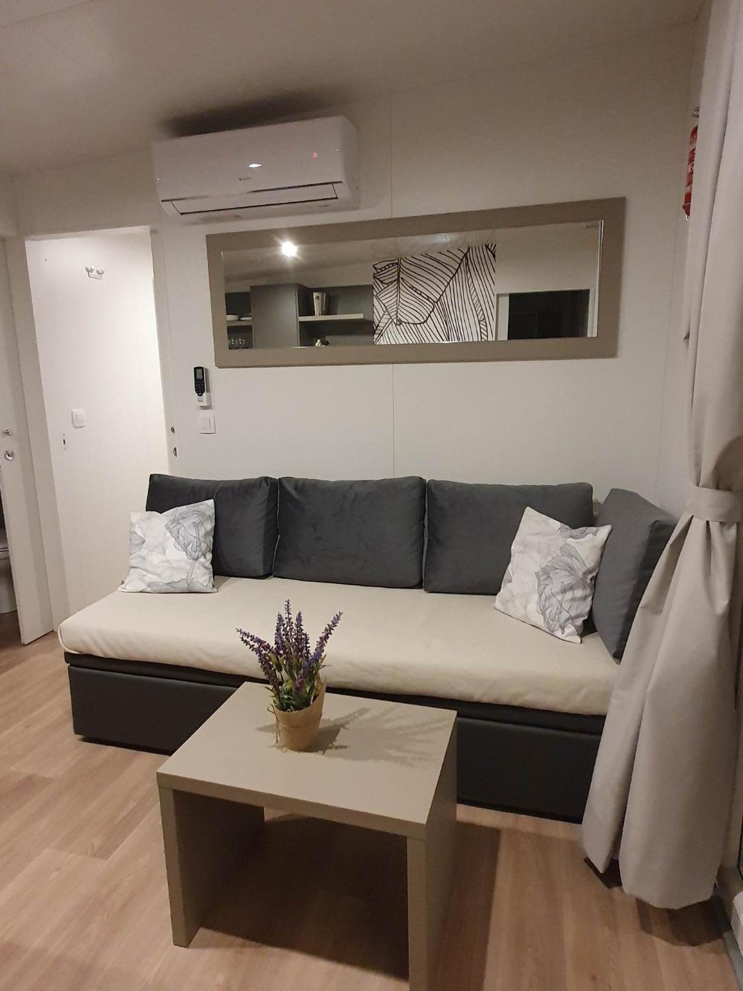 Mobile Homes Karlo & Dino プーラ 部屋 写真