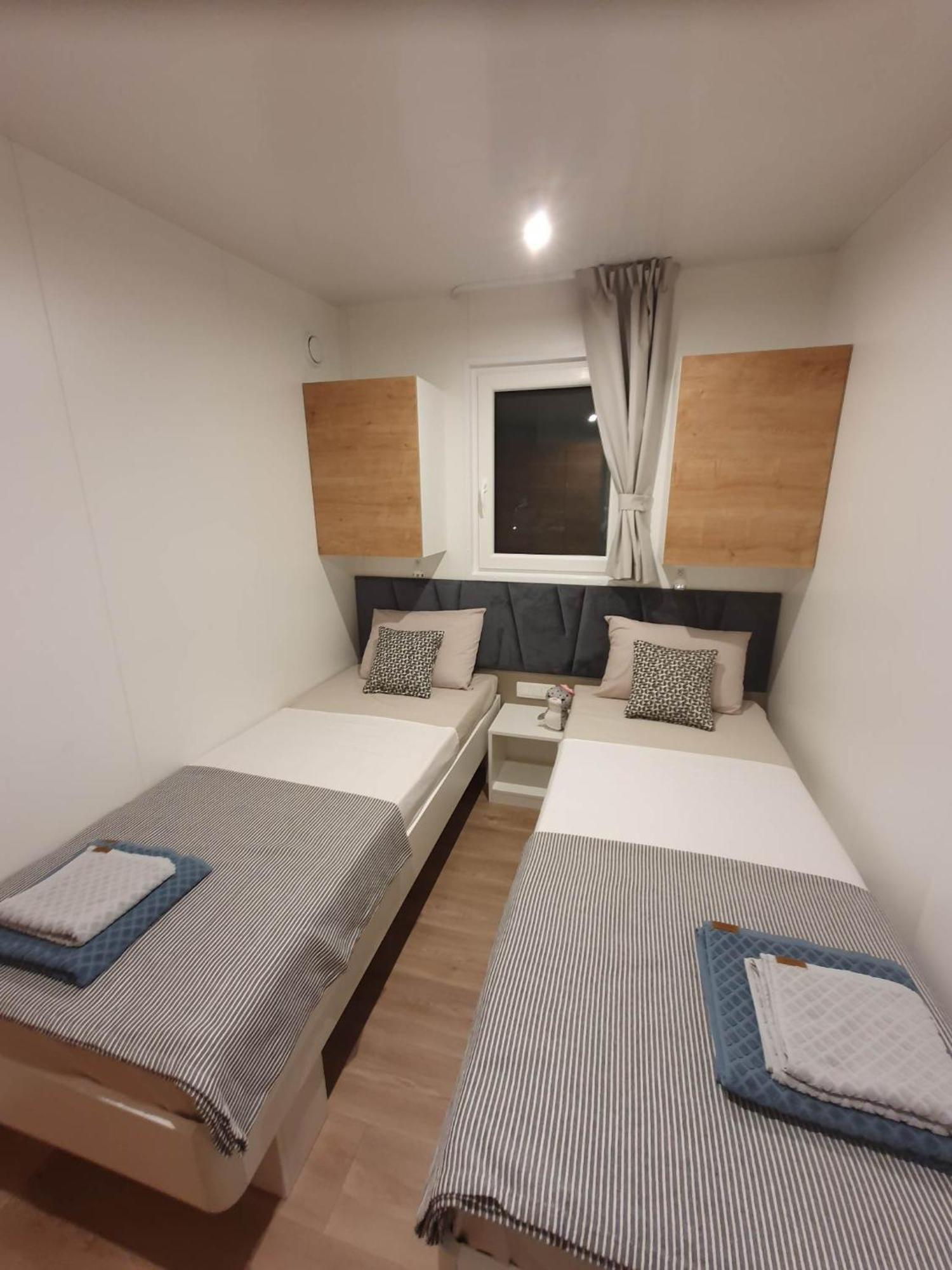 Mobile Homes Karlo & Dino プーラ 部屋 写真