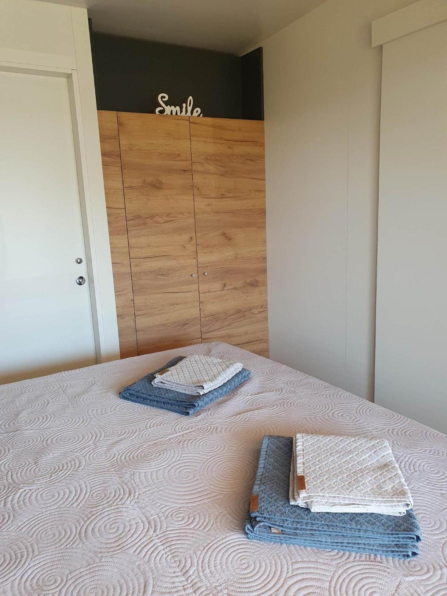 Mobile Homes Karlo & Dino プーラ 部屋 写真